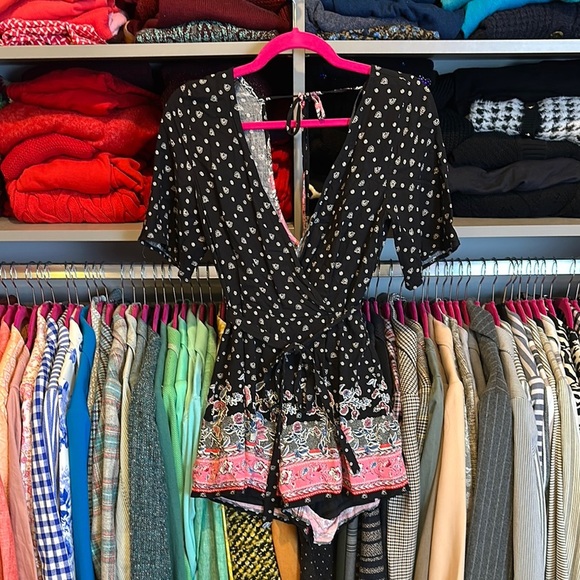 Blue Rain black/pink print short sleeve tie back belted romper size S - Picture 1 of 3